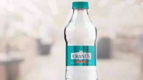 Una botella de agua Uranus Star. (X)