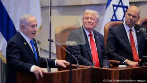 Trump atiende a las palabras de Netanyahu. (Fuente externa)
