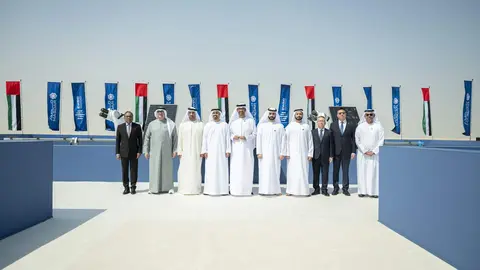 Representantes de Masdar y EWEC durante el acto. (WAM)