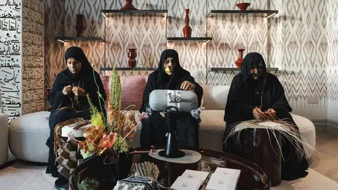 Artesanas del emirato de Sharjah. (WAM)