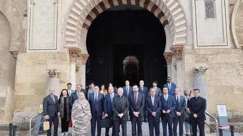 Los embajadores árabes, ante la Mezquita de Córdoba. (Fuente externa)