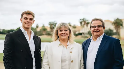 De izquierda a derecha: Max Pompas, Gabriela Schneir y Sergio Pompas, fundadores y representantes de GESMAR 2000. (Cedida)