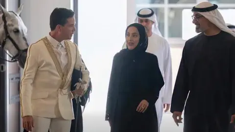 Gonzalo Marques junto a la ministra emiratí y el príncipe heredero de Abu Dhabi. (WAM)
