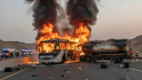 El accidente de autobús tuvo lugar en la carretera La Meca-Medina. (X)
