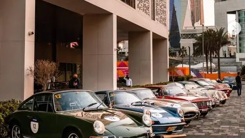 Coches clásicos en EAU. (Instagram)