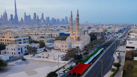 Imagen aérea de una anterior edición del desfile en Dubai. (X)