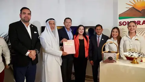 Delegación de Emiratos en el Festival mexicano de la Palma Datilera. (X)