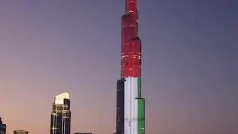 El Burj Khalifa iluminado con la bandera de EAU. (Instagram)