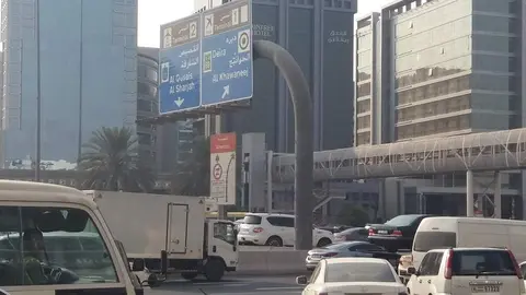 Atasco de tráfico en Dubai. (EL CORREO)