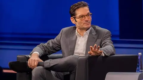 El presidente del Grupo Prisa en una imagen del foro Bridge Summit de Abu Dhabi.