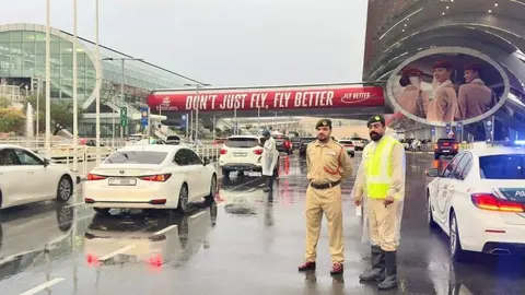 Polic&iacute;a de Dubai en el Aeropuerto Internacional. (X)