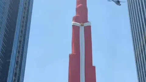 El Burj Khalifa vestido de Papa Noel. (Instagram)