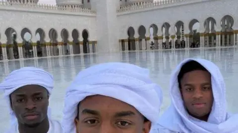 En primer t&eacute;rmino el fustbolista del Barcelona en Abu Dhabi. (Instagram)