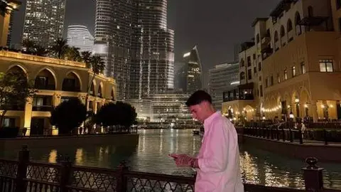 Jos&eacute; Manuel Garc&iacute;a Naranjo, exfutbolista espa&ntilde;ol en la plaza del Burj Khalifa en Dubai. (Instagram)