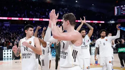 A pesar de irse al descanso con un d&eacute;ficit de 14 puntos, los merengues lograron revertir la situaci&oacute;n en la segunda mitad, anotando 63 puntos que les llevaron a la victoria. (@RMBaloncesto)