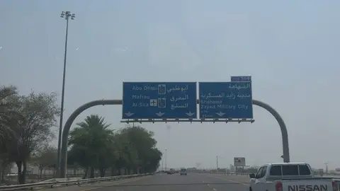 Desv&iacute;o hacia Shahama en Abu Dhabi. (EL CORREO)