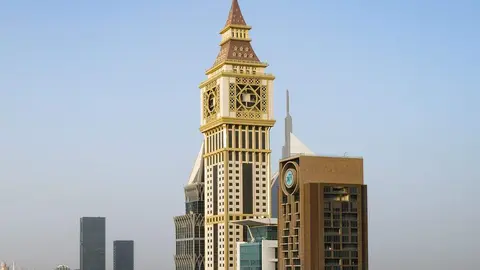 En primer t&eacute;rmino la AHS Tower en Dubai. (X)