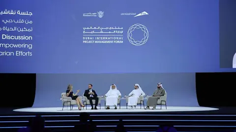 Mesa redonda titulada "Desde el Coraz&oacute;n de Dubai: Empoderando Vidas a trav&eacute;s de Esfuerzos Humanitarios". (WAM)