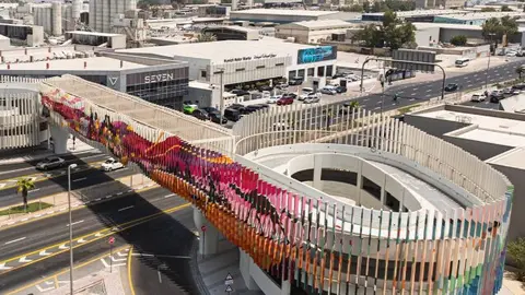 El nuevo puente peatonal en Al Quoz. (X)