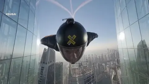 Captura de pantalla del v&iacute;deo difundido del vuelo acrob&aacute;tico. (XDubai)