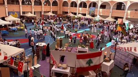 Perspectiiva de la fiesta en el colegio espa&ntilde;ol de  Abu Dhabi. (Cedida)