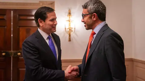 El ministro de Exteriores de Emiratos, a la derecha y Marco Rubio. (WAM)