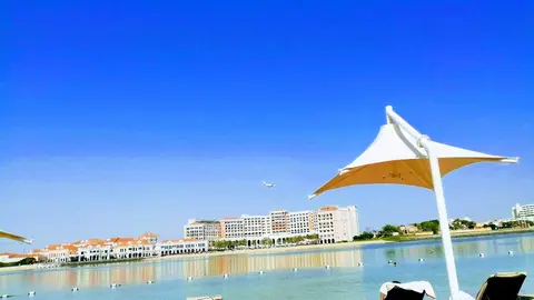 Una playa en Abu Dhabi. (EL CORREO)