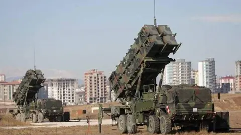 Lanzadores de la bater&iacute;a del Mando de Artiller&iacute;a Antia&eacute;reo en Incirlick, Turqu&iacute;a (foto: Ej&eacute;rcito de Tierra de Espa&ntilde;a).