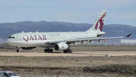 Un avi&oacute;n de Qatar en el aeropuerto de Teruel. (X)