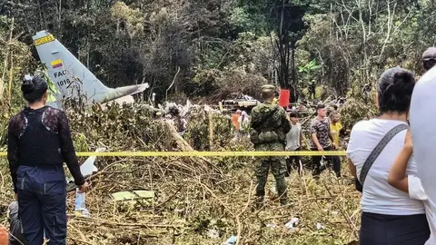 Restos del avi&oacute;n siniestrado en Colombia. (WAM)