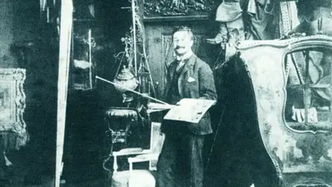 Andres de Santa Maria en su estudio. (Fuente externa)