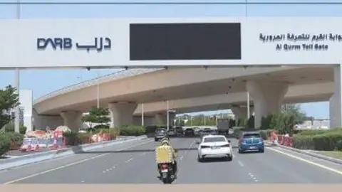 Un paso de peaje en Abu Dhabi. (X)