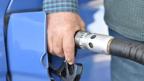 La medida podr&iacute;a contribuir a reducir los elevados precios del petr&oacute;leo y la gasolina. (pxhere.com)
