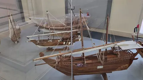 Una muestra de los barcos en exhibici&oacute;n. (EL CORREO)
