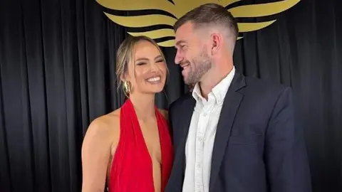 Tim Payne junto a su esposa costarricense. (Fuente externa)