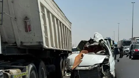 La Polic&iacute;a de Dub&aacute;i difundi&oacute; esta imagen del siniestroen la Emirates Road.
