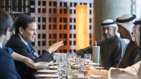 Marco Rubio frente al presidente de EAU en Abu Dhabi. (WAM)