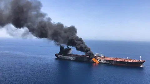 Un petrolero atacado en Ormuz. (X)