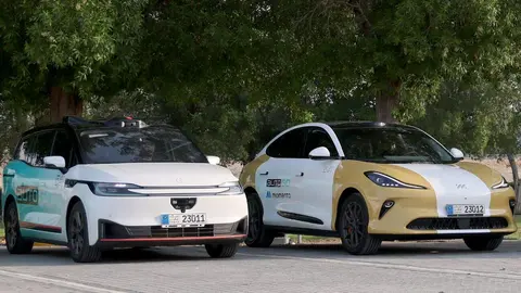 Coches el&eacute;ctricos con matr&iacute;culas especiales en Abu Dhabi. (WAM)