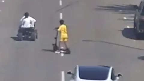 Captura de pantalla del v&iacute;deo difundido por la polic&iacute;a de Abu Dhabi. (Instagram)