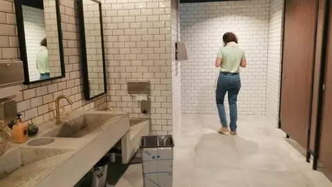Ba&ntilde;o p&uacute;blico en Dub&aacute;i. (EL CORREO)