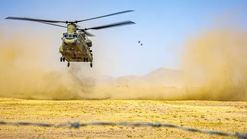 Un helic&oacute;ptero CH-47 Chinook del Ej&eacute;rcito de EEUU en Oriente Medio. (Centcom)