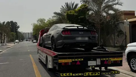 Un coche confiscado por la Polic&iacute;a de Dub&aacute;i. (X)