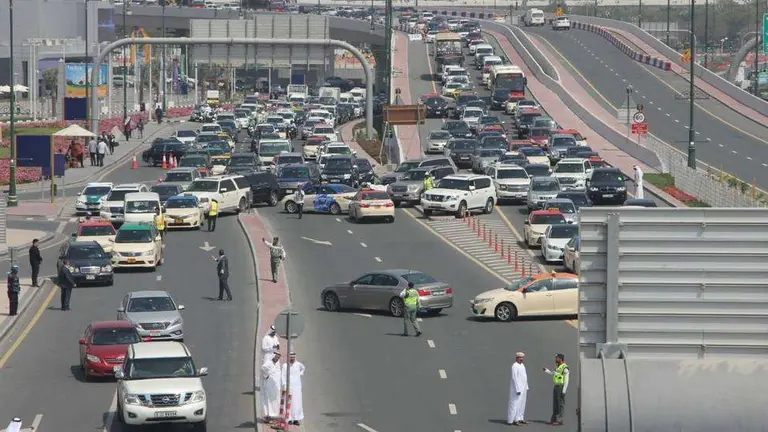 Atascos de tr&aacute;fico en el Financial Center de Dubai. (EL CORREO)