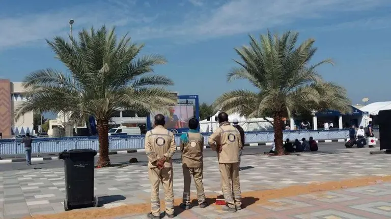 Trabajadores en Emiratos &Aacute;rabes. (EL CORREO)