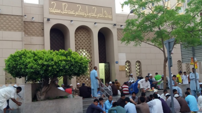 Mezquita de Dubai durante el Iftar. (EL CORREO)
