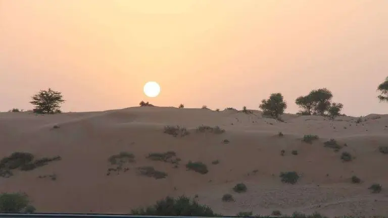 Atardecer en verano en Emiratos &Aacute;rabes Unidos. (EL CORREO)