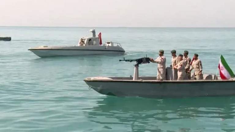 Patrulleras iran&iacute;es en el Estrecho de Ormuz. (Fuente externa)