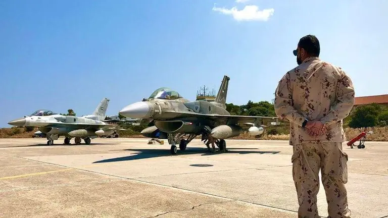 Aviones emirat&iacute;es F-16 en Grecia. (Twitter)