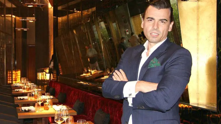 Jaime Castañeda, director general de la compañía 99 Sushi Bar Dubai Ltd, en el interior del restaurante. (EL CORREO)